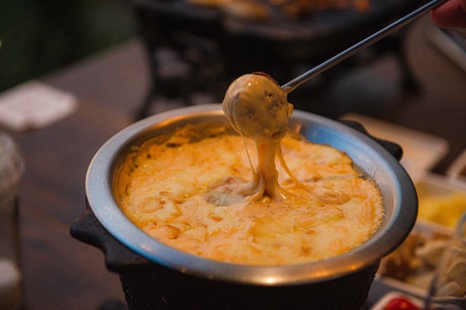 Com o guia completo para o fondue perfeito, o chef do Restaurante Indaiá traz cinco dicas para quem quer aproveitar o melhor do prato suíço