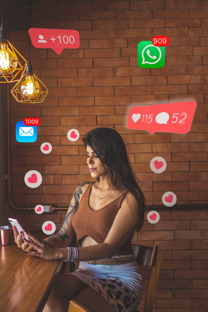 Entre as 5 coisas que não se deve fazer nas redes sociais está deixar de interagir nos comentários ou responder mensagem inbox