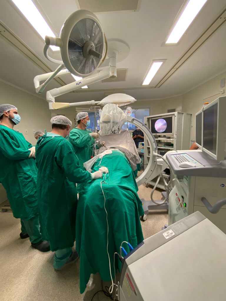 Hospital Marieta realiza cirurgia de hérnia de coluna endoscópica. A prática é novidade na região e garante alta para o paciente no mesmo dia