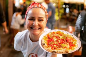 Helena´s inaugura em Blumenau com proposta de pizza em conceito “new napolitana”. Chef Nana Oliveira assina o cardápio com combinações clássicas e autorais