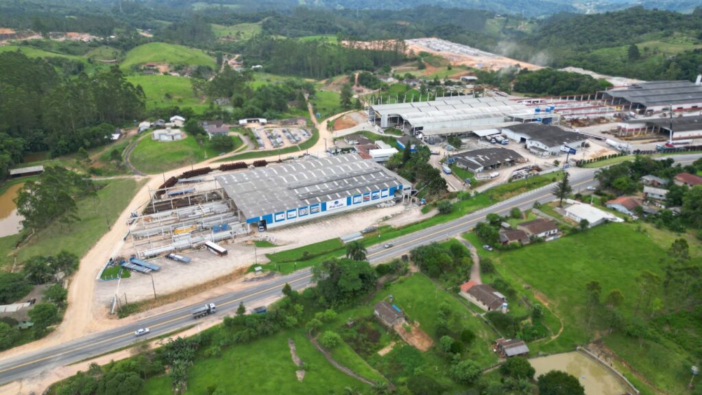 Com 98% de aprovação, indústria de SC ganha selo de excelente lugar para trabalhar no Brasil