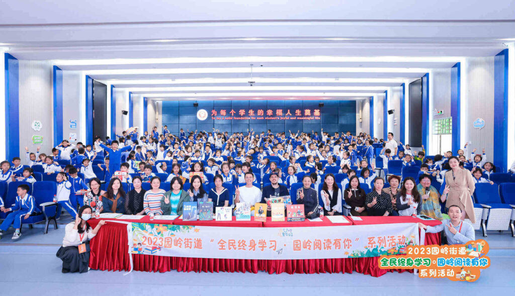 Mais de mil crianças prestigiaram Guilherme Karsten na China